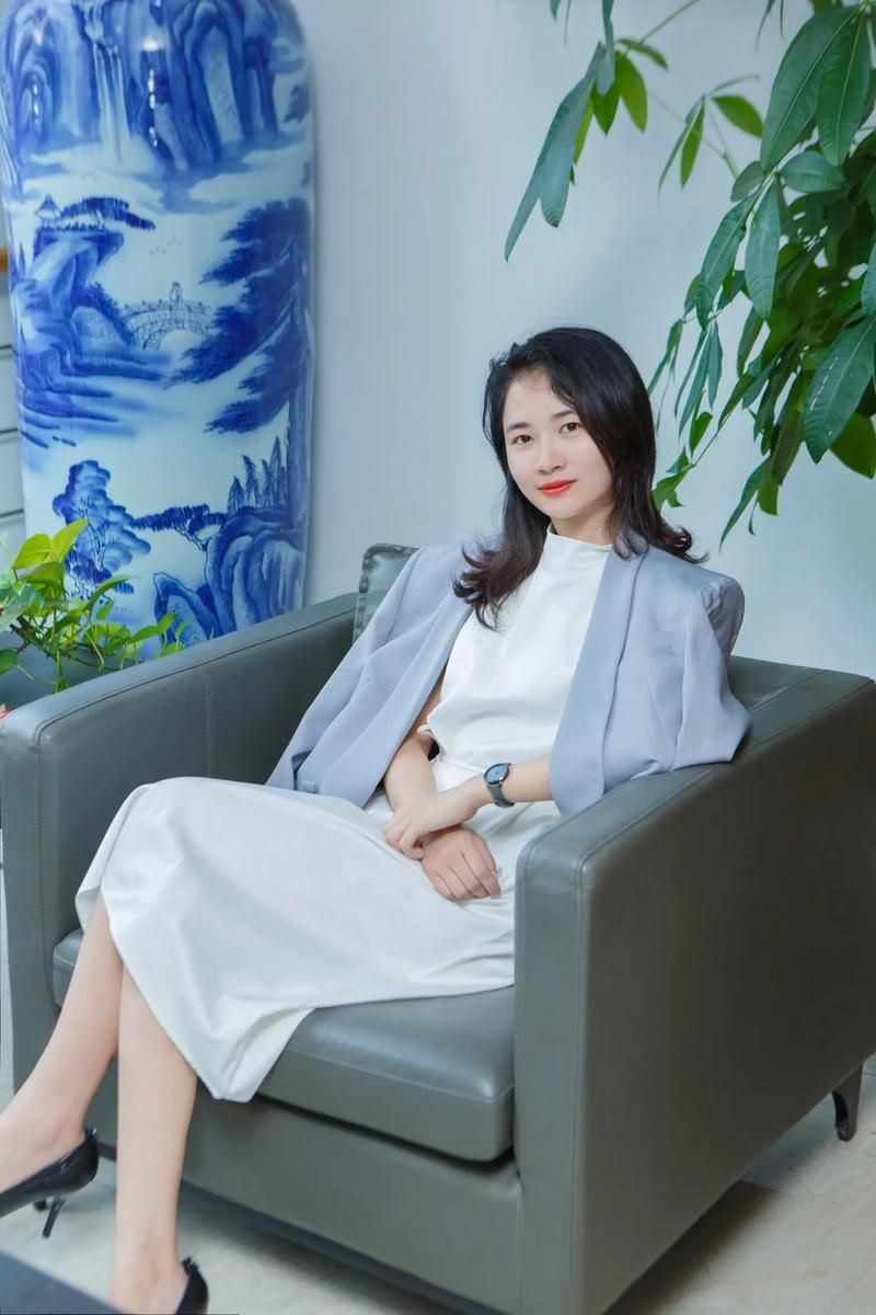 女律师的人体租赁！身体内拍摄恶堕炼狱 DL版【600M】