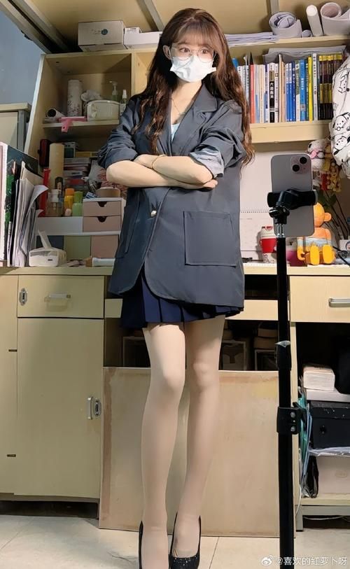 与女大生的同居生活最新剧集在哪？完整指南看这里！