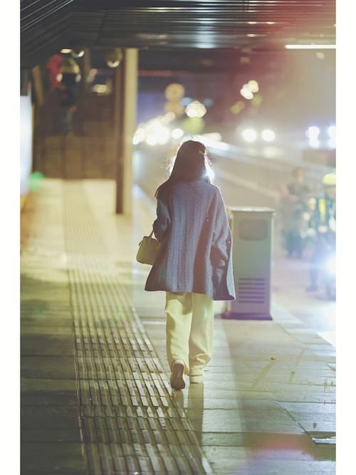 孤独的陌生人版本大全有哪些版本？轻松找全免费下载攻略
