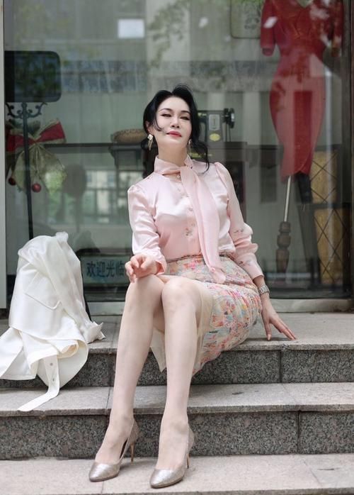 我爱熟女v0.8汉化版好玩吗？(评测更新内容惊喜连连)