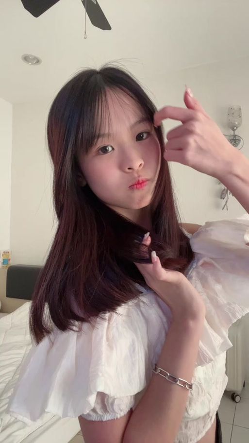 邻家女孩0.2怎么下载更新？看完这篇立刻找对地址！