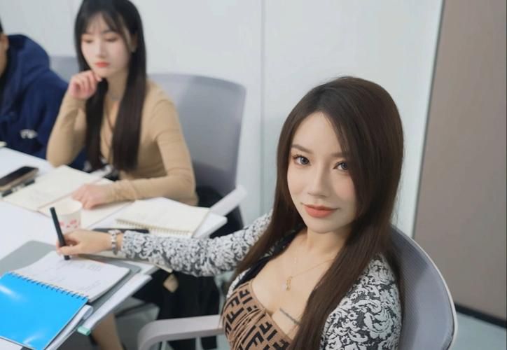 重生了我还要谈恋爱最新版本值不值玩？真实玩家优缺点测评！