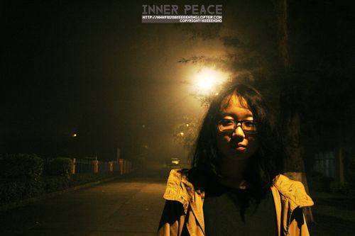 黑夜恐怖症2官方正式版下载与破解版区别？（官方安全优势揭秘！）